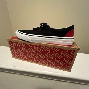 Vans low cut sneaker / w box